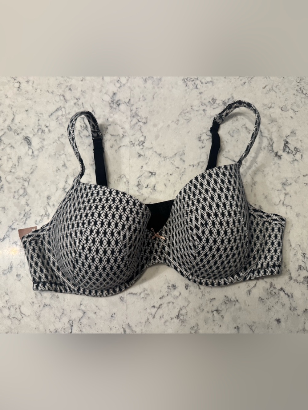 Cacique Padded Plunge Bra 40D
Black/‎ White Diamond Pattern Underwire